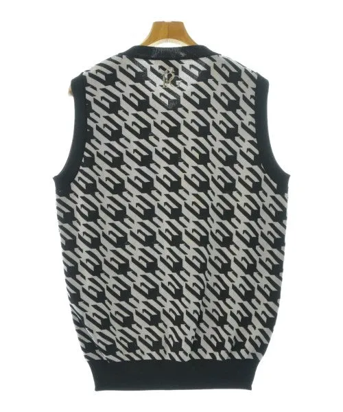 1piu1uguale3 Vests
